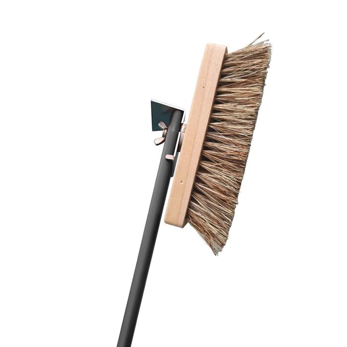 Spazzola con setole naturali con manico grigio in alluminio e raschiatore